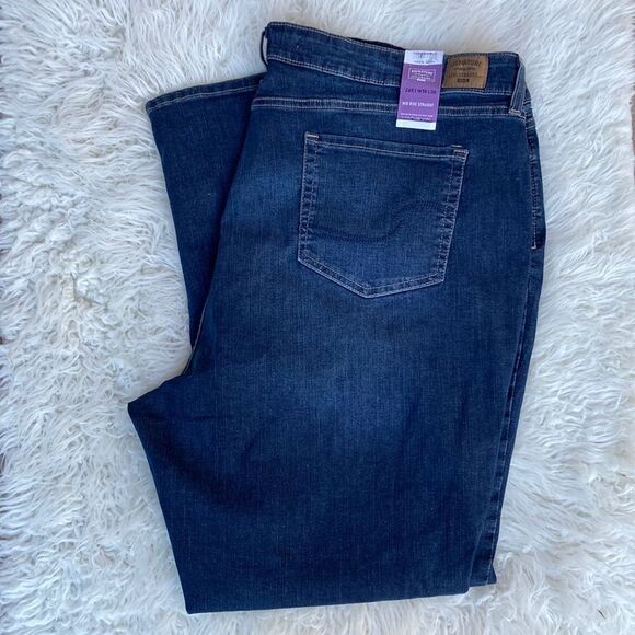 New Signature Levi’s Mid-Rise Totally Shaping Five Pocket Jeans Size 26S - Picture 3 of 12